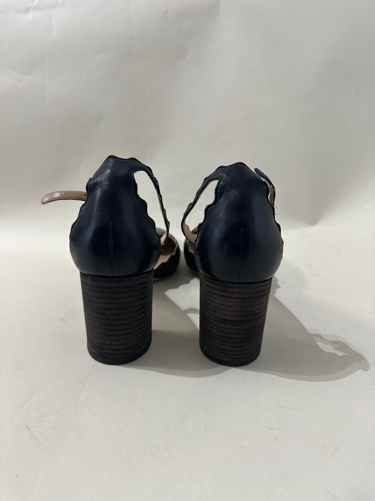 Chloé Black Leather Scalloped Edge Pumps 8.5 M / 10 W