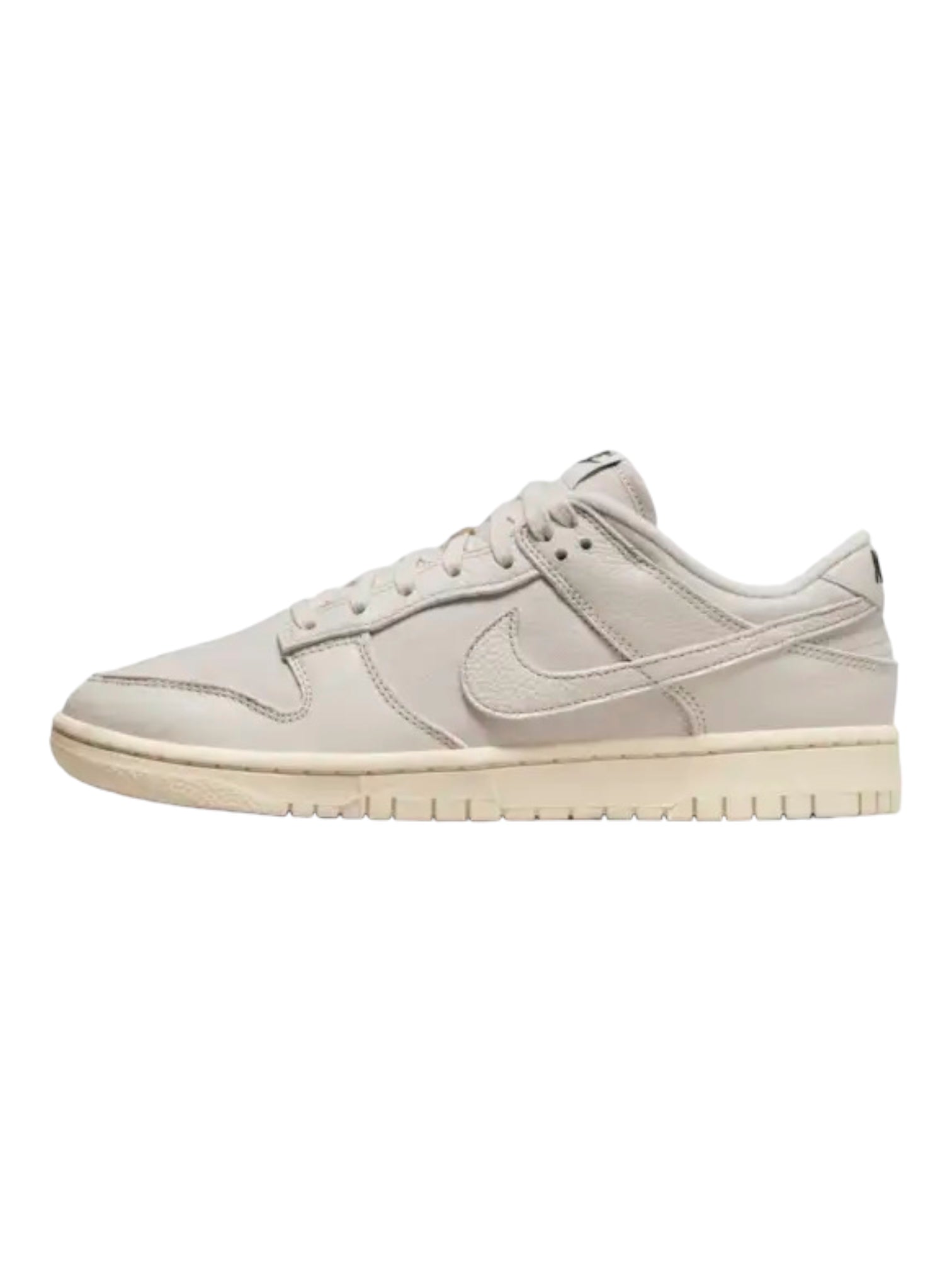 Nike deals tan sneakers