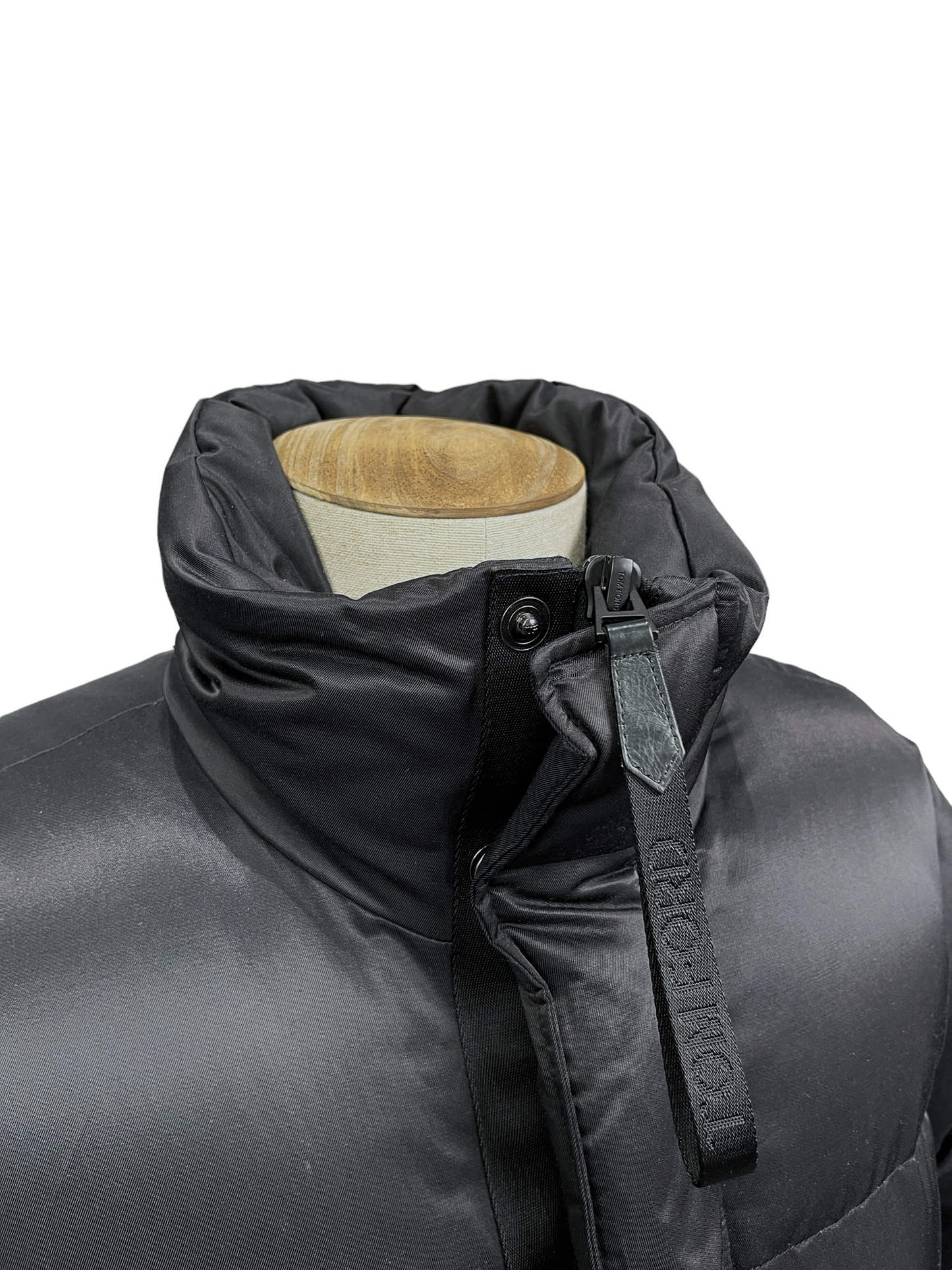 Tom Ford Black Goose Down Puffer Jacket 36— Genuine Design Luxury Consignment Calgary, Alberta, Canada New and Pre-Owned Clothing, Shoes, Accessories.