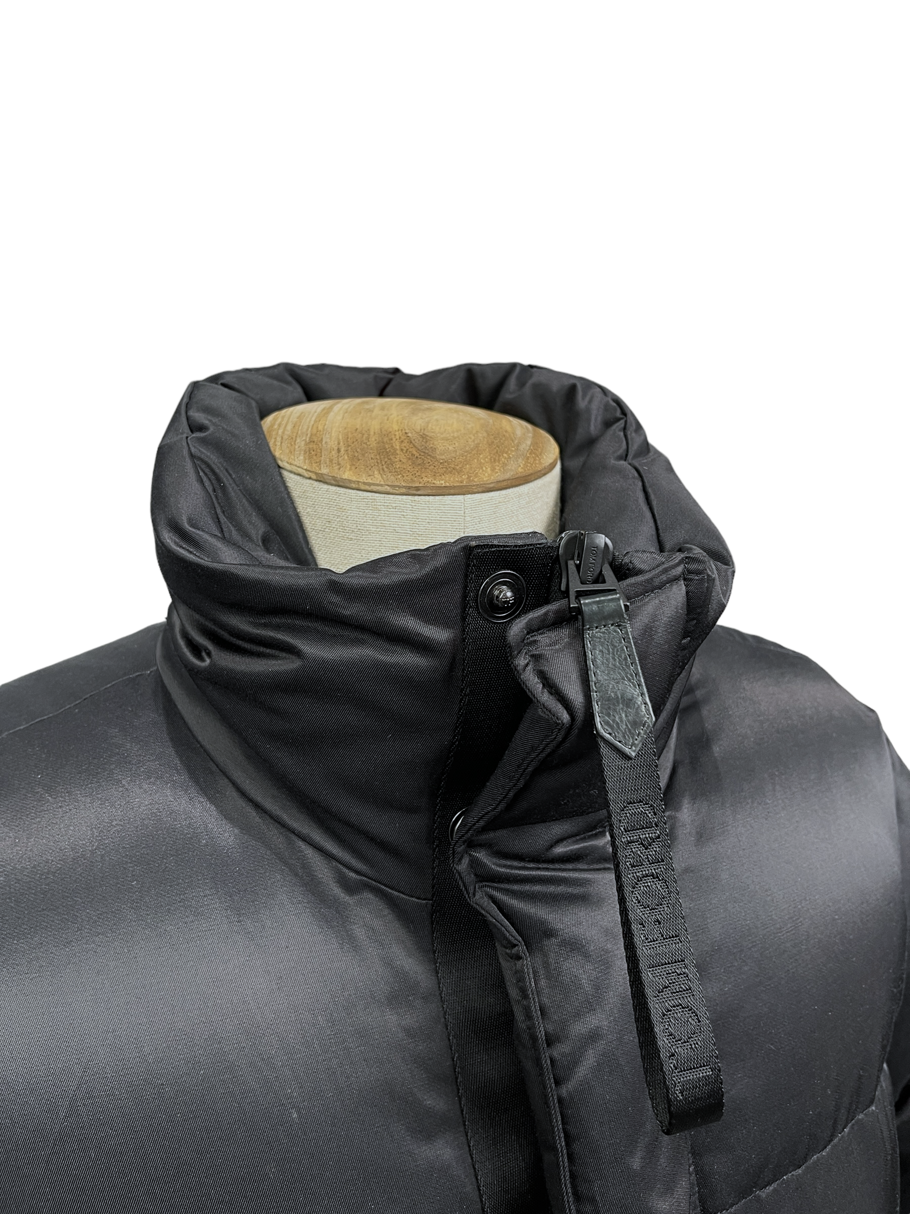 Tom Ford Black Goose Down Puffer Jacket 36— Genuine Design Luxury Consignment Calgary, Alberta, Canada New and Pre-Owned Clothing, Shoes, Accessories.