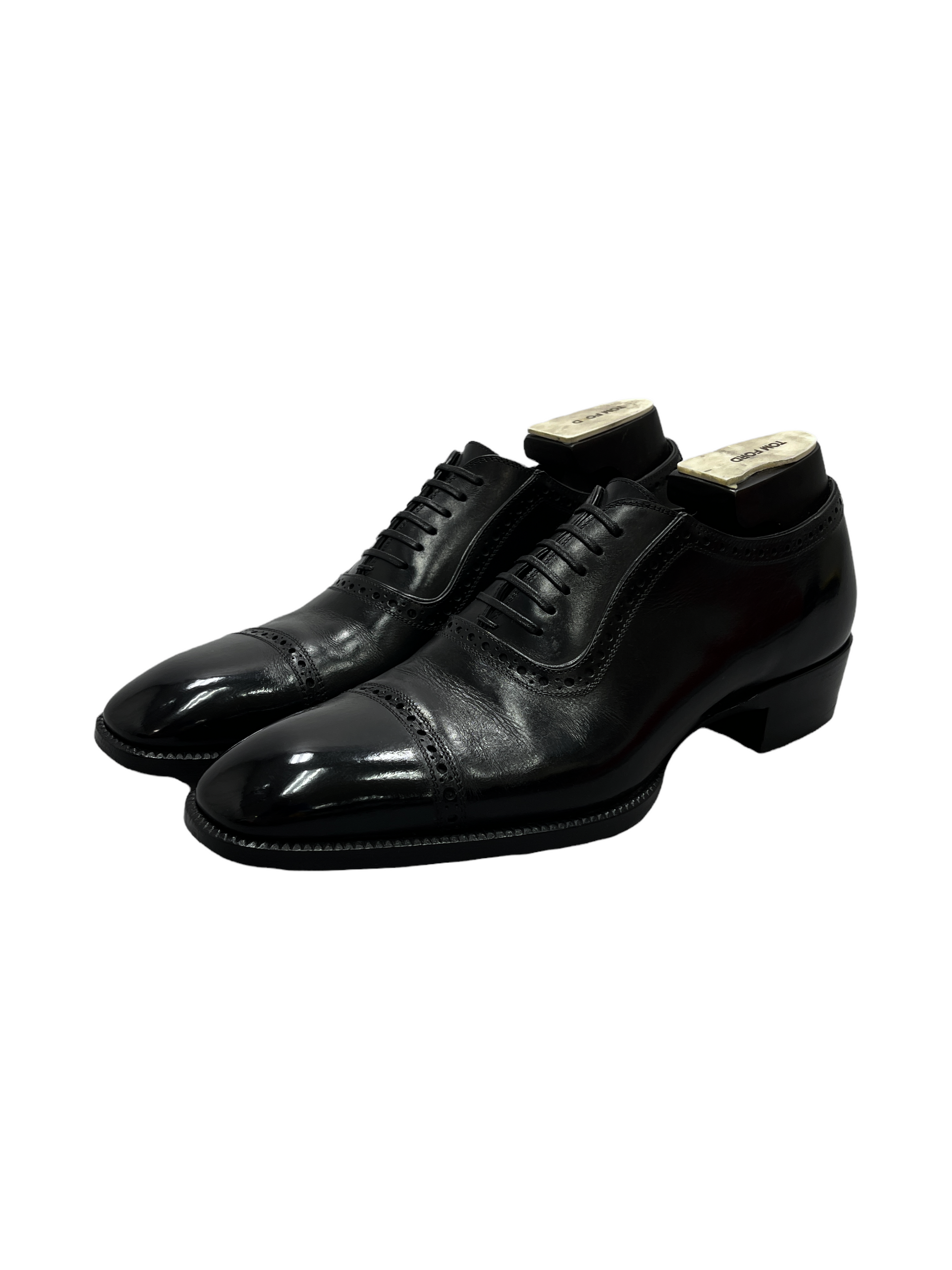Tom Ford Black Leather Oxford Dress Shoe 8.5 D US — Genuine Design luxury consignment Calgary, Canada New & pre-owned clothing, shoes, accessories.