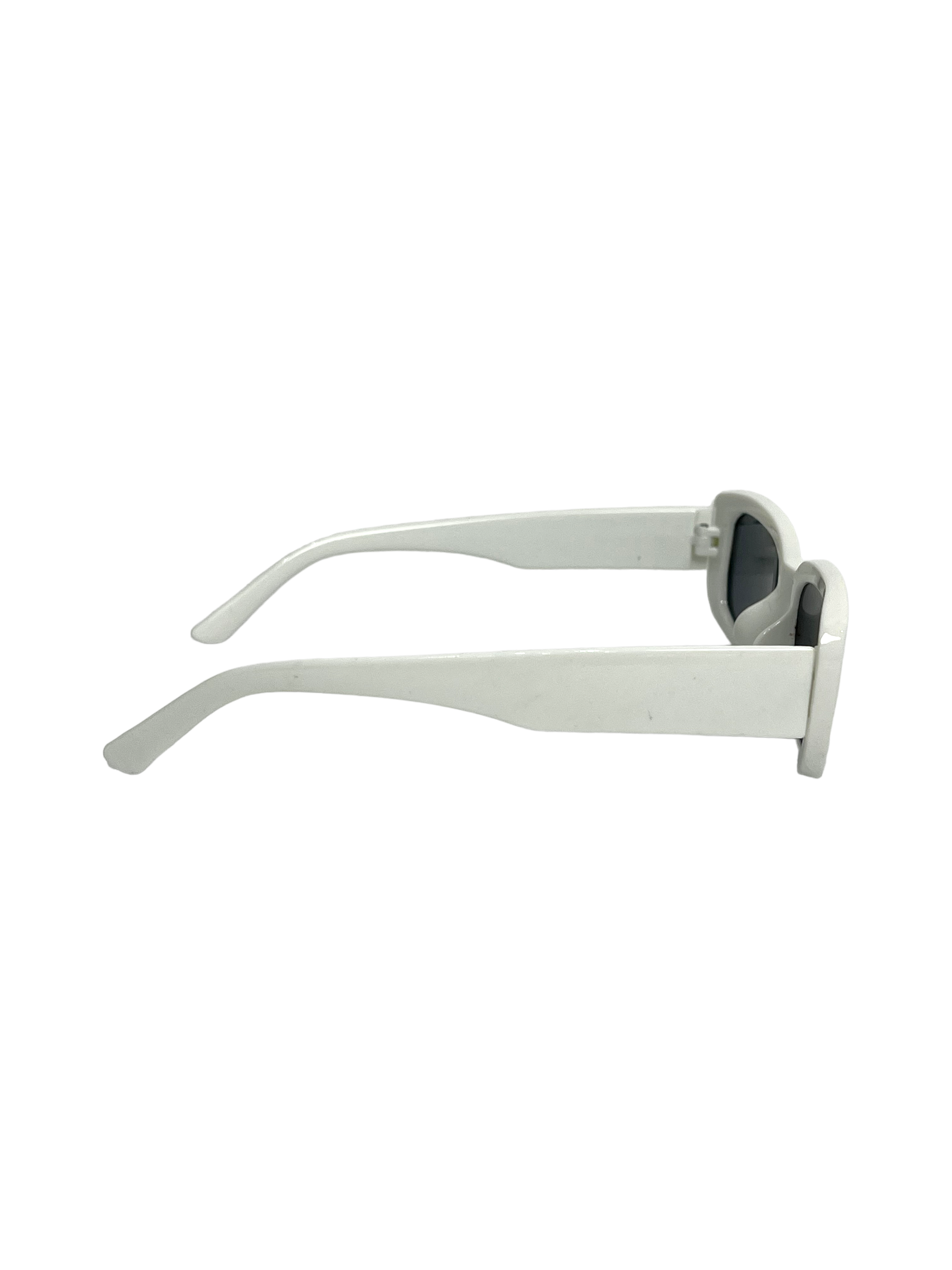 Oval Frame Everyday Sunglasses - Genuine Design Luxury Consignment for Men. New & Pre-Owned Clothing, Shoes, & Accessories. Calgary, Canada