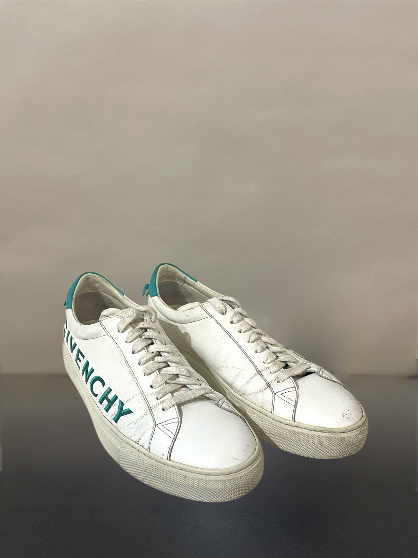 Givenchy White & Green Leather Spellout Logo Sneakers 9 M / 10.5 W