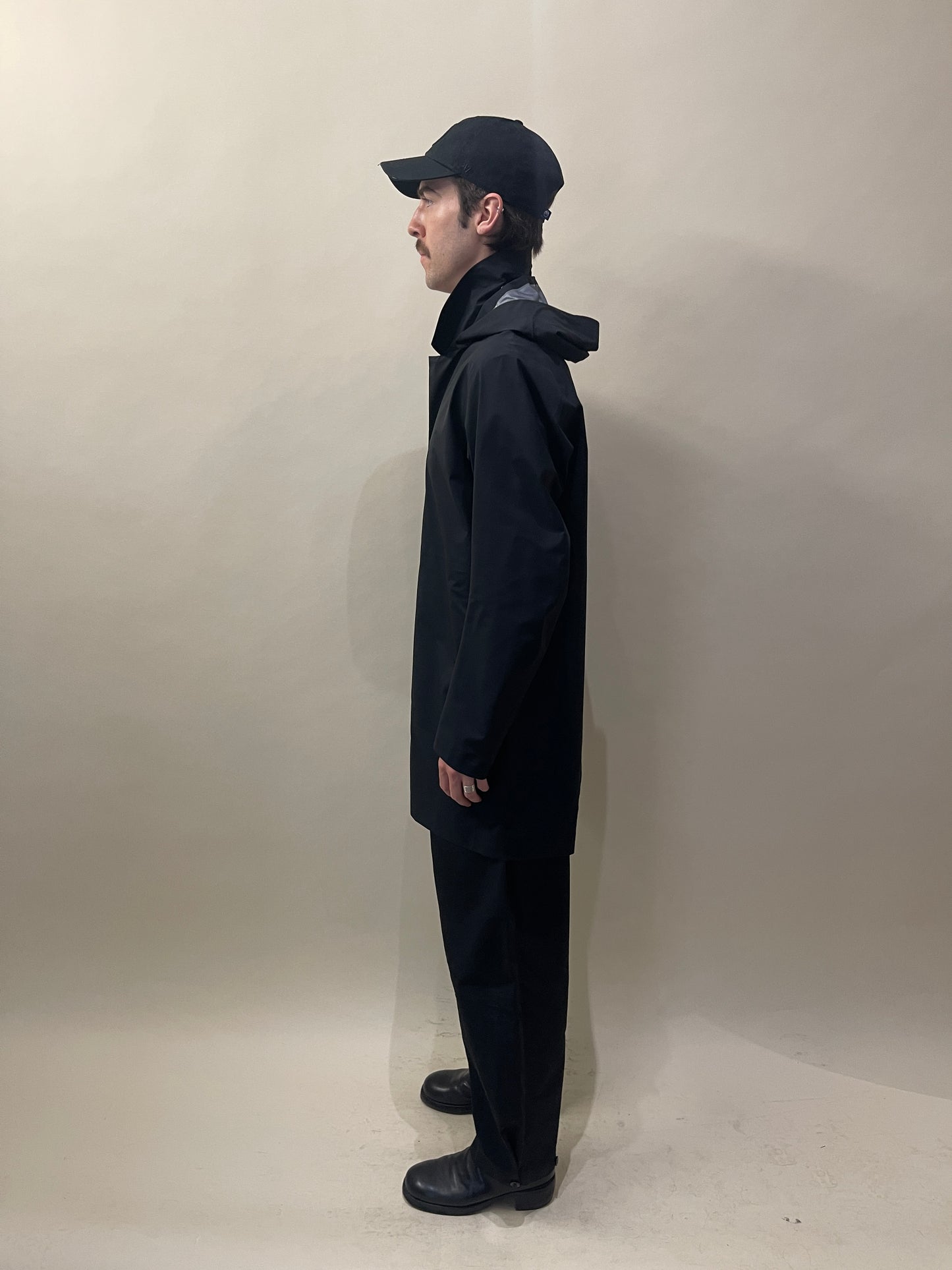 Arc'teryx Veilance Black 3/4 Length Hooded Raincoat Medium - M