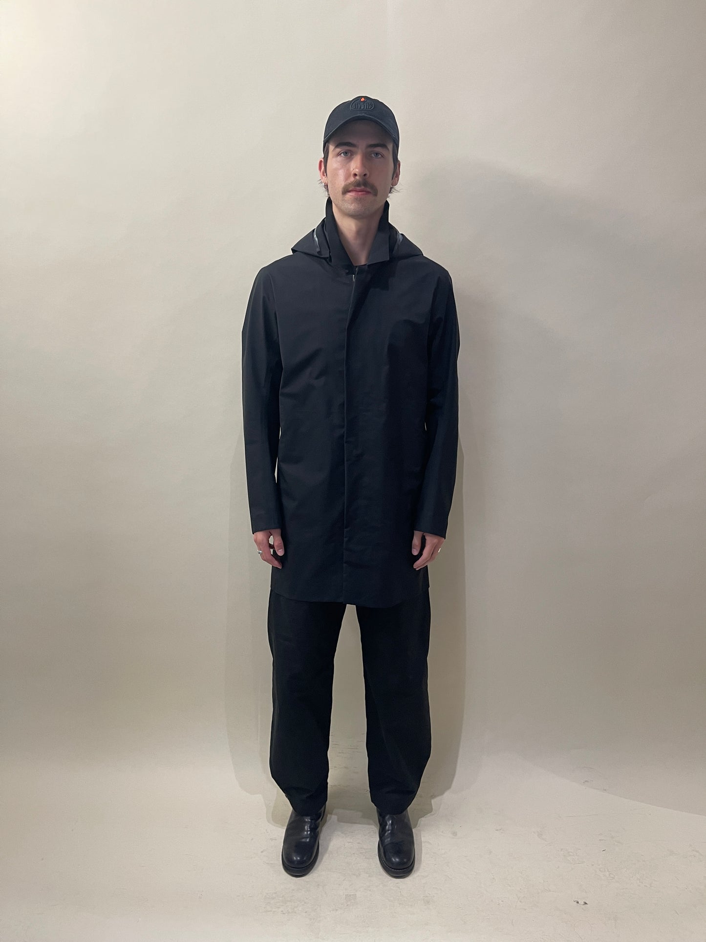Arc'teryx Veilance Black 3/4 Length Hooded Raincoat Medium - M
