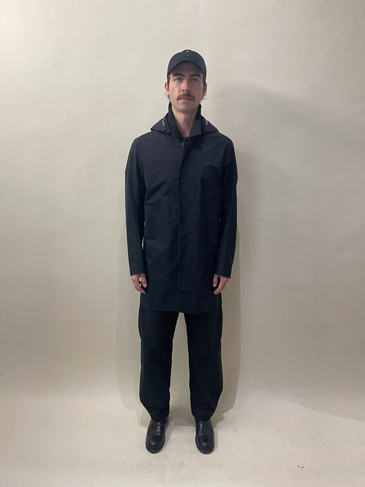 Arc'teryx Veilance Black 3/4 Length Hooded Raincoat Medium - M