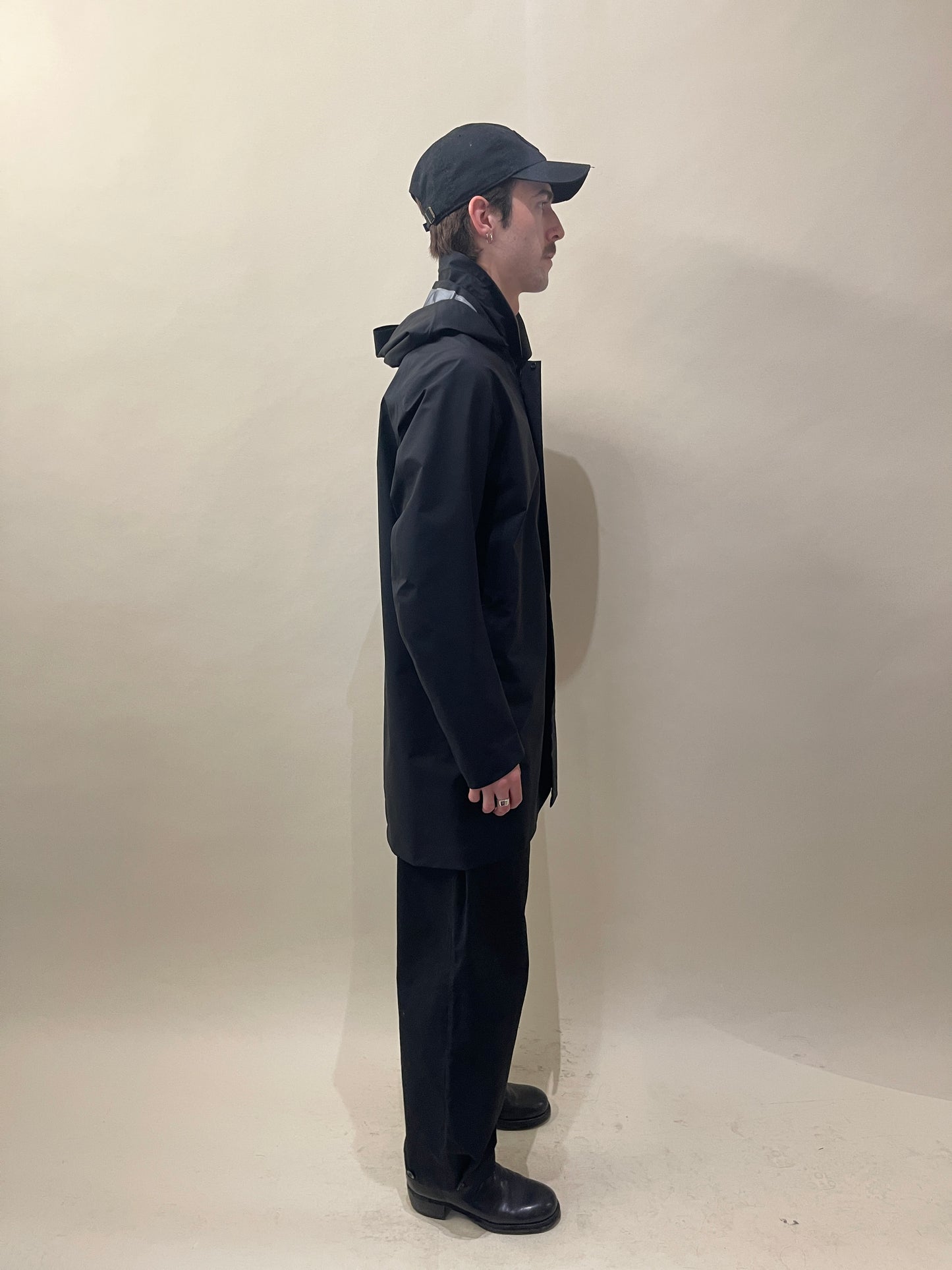 Arc'teryx Veilance Black 3/4 Length Hooded Raincoat Medium - M