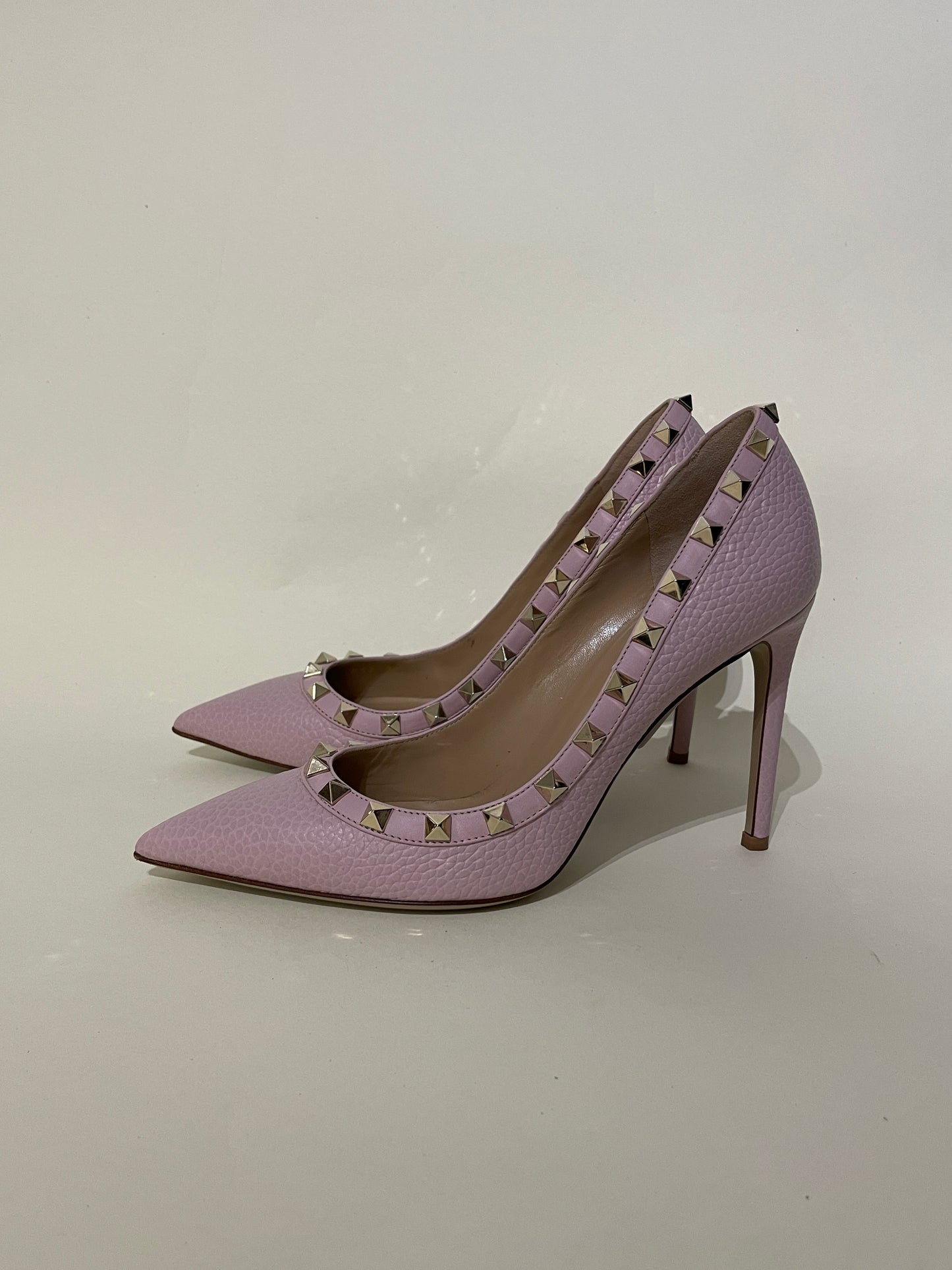Valentino Baby Pink Pebbled Leather Rockstud Pumps 4.5 M / 6 W