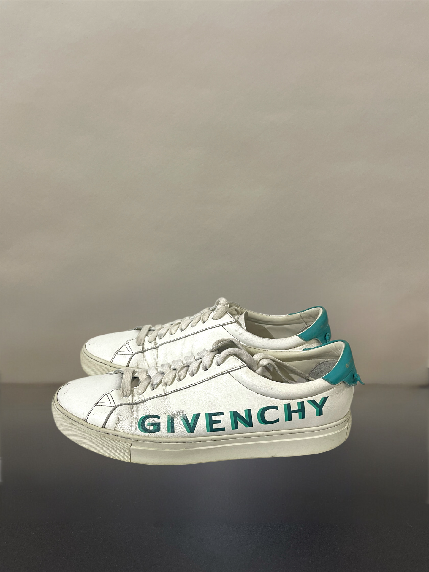 Givenchy White & Green Leather Spellout Logo Sneakers 9 M / 10.5 W