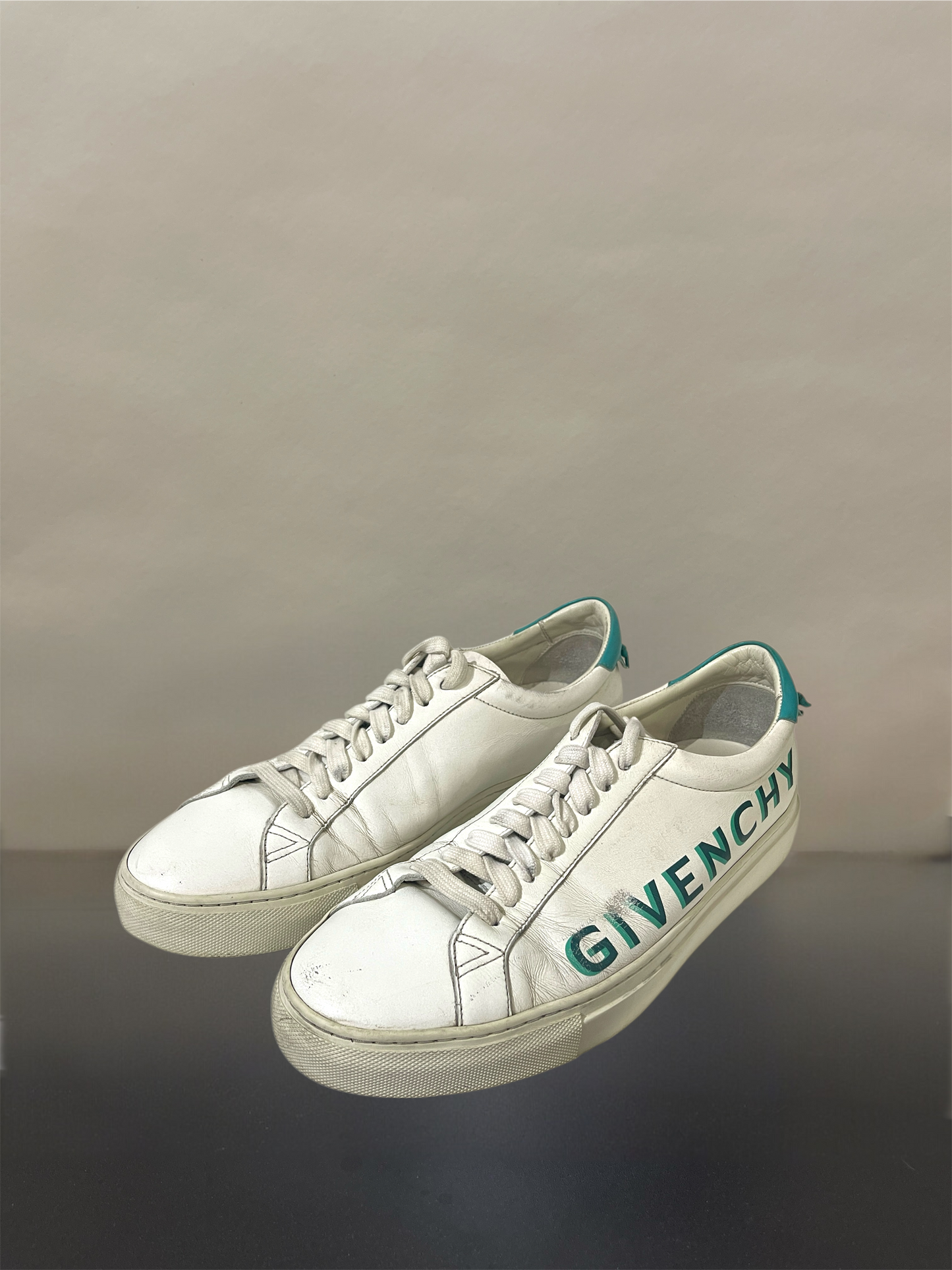 Givenchy White & Green Leather Spellout Logo Sneakers 9 M / 10.5 W