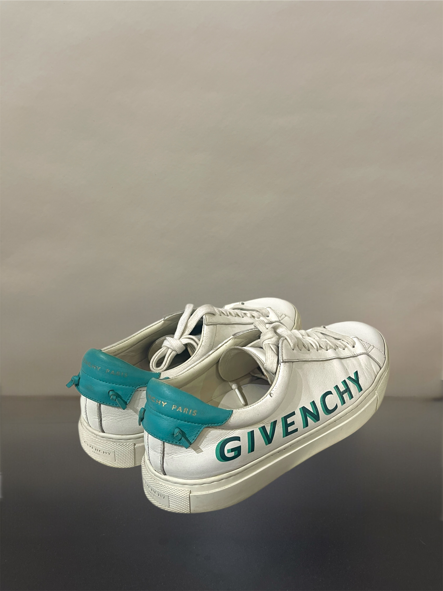 Givenchy White & Green Leather Spellout Logo Sneakers 9 M / 10.5 W