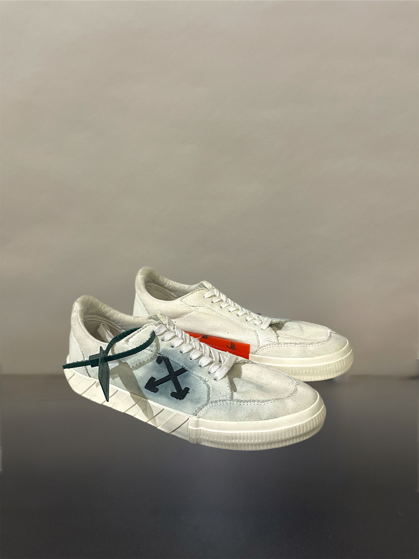 Off-White White Canvas Vulc Low Sneakers 10 M / 11.5 W