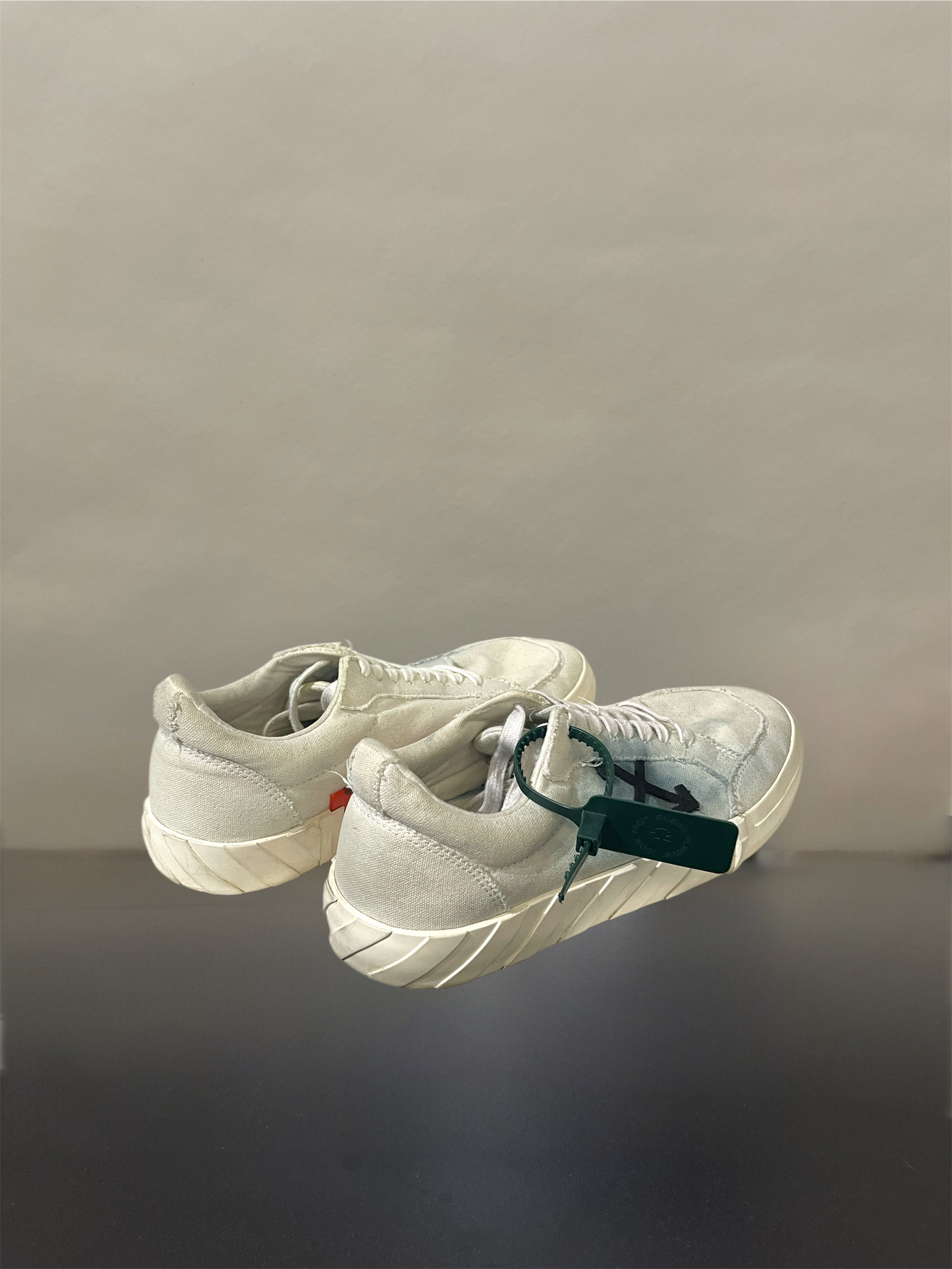 Off-White White Canvas Vulc Low Sneakers 10 M / 11.5 W