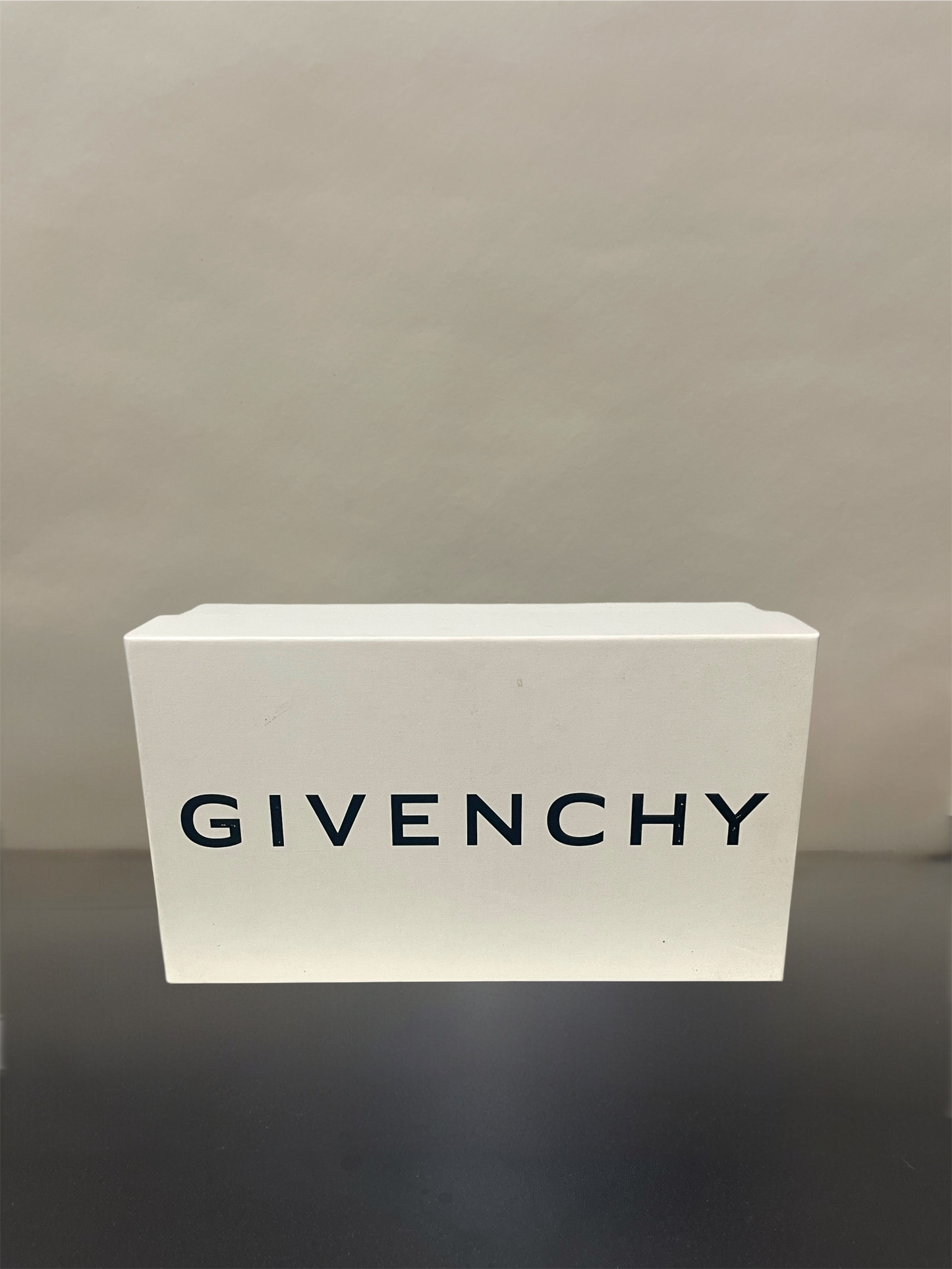Givenchy White & Green Leather Spellout Logo Sneakers 9 M / 10.5 W