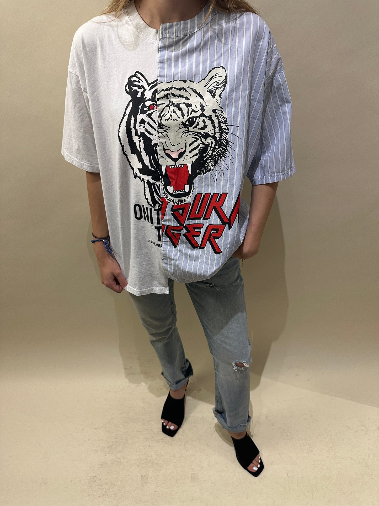 Onitsuka Tiger Blue & White Split Graphic T-Shirt Large - L