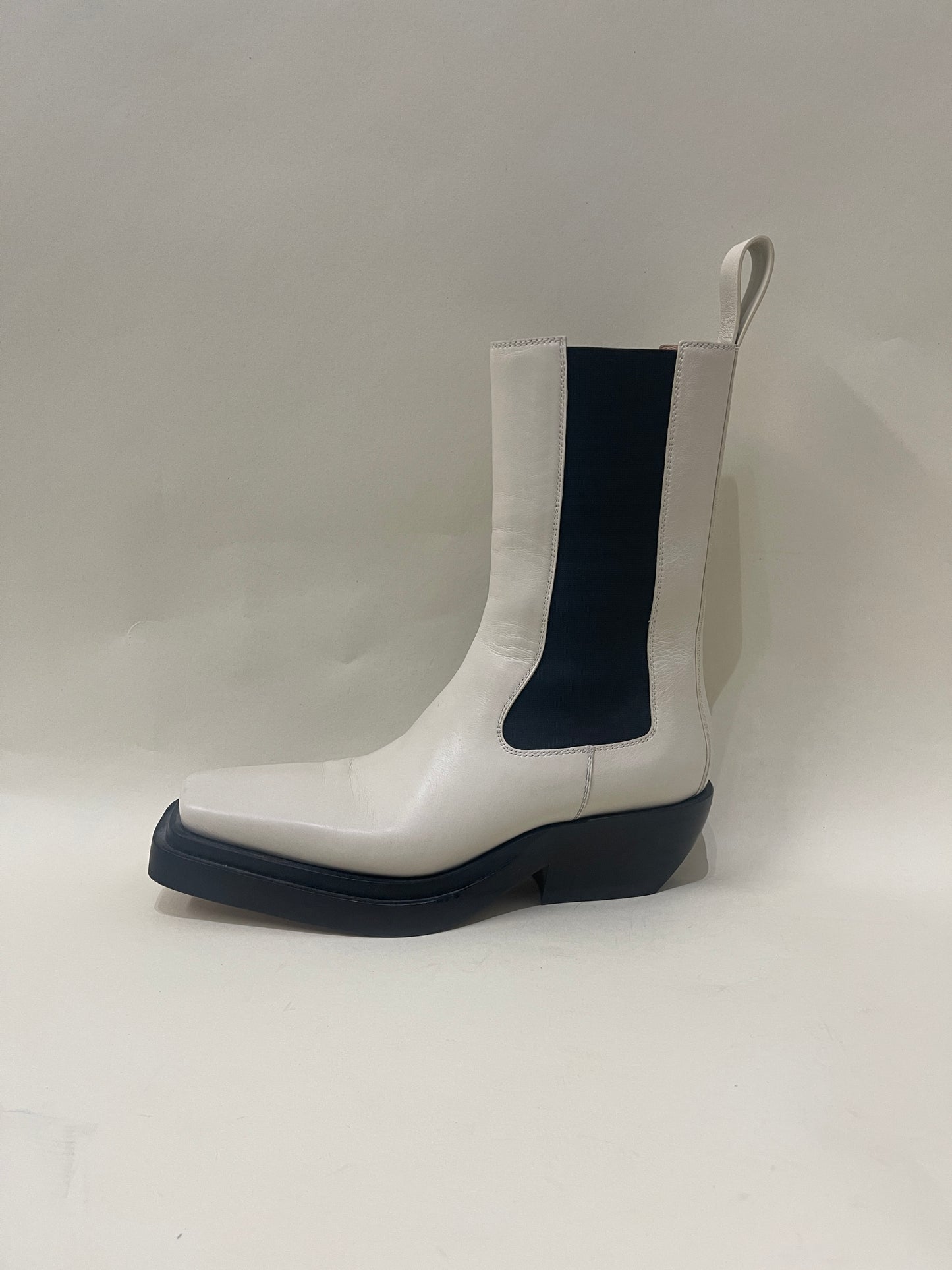 Bottega Veneta Off White Leather 'The Lean' Chelsea Boots 5.5 M / 7 W