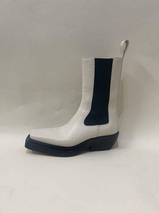 Bottega Veneta Off White Leather 'The Lean' Chelsea Boots 5.5 M / 7 W