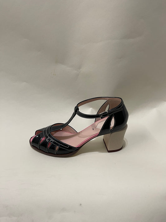 Fendi Black Patent Leather Cutout Pumps 5.5 M / 7 W