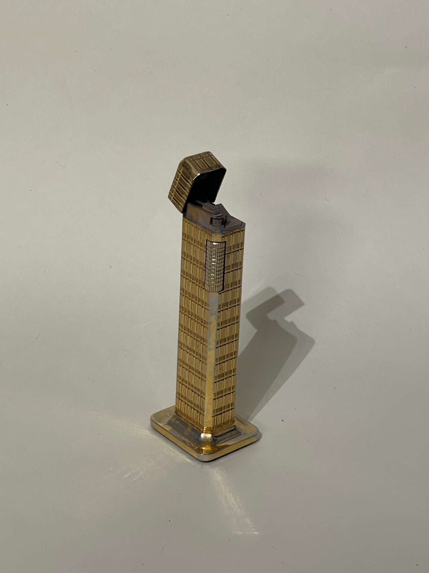 Dunhill Gold Textured Royal Plaza Tall Rollagas Desk Lighter