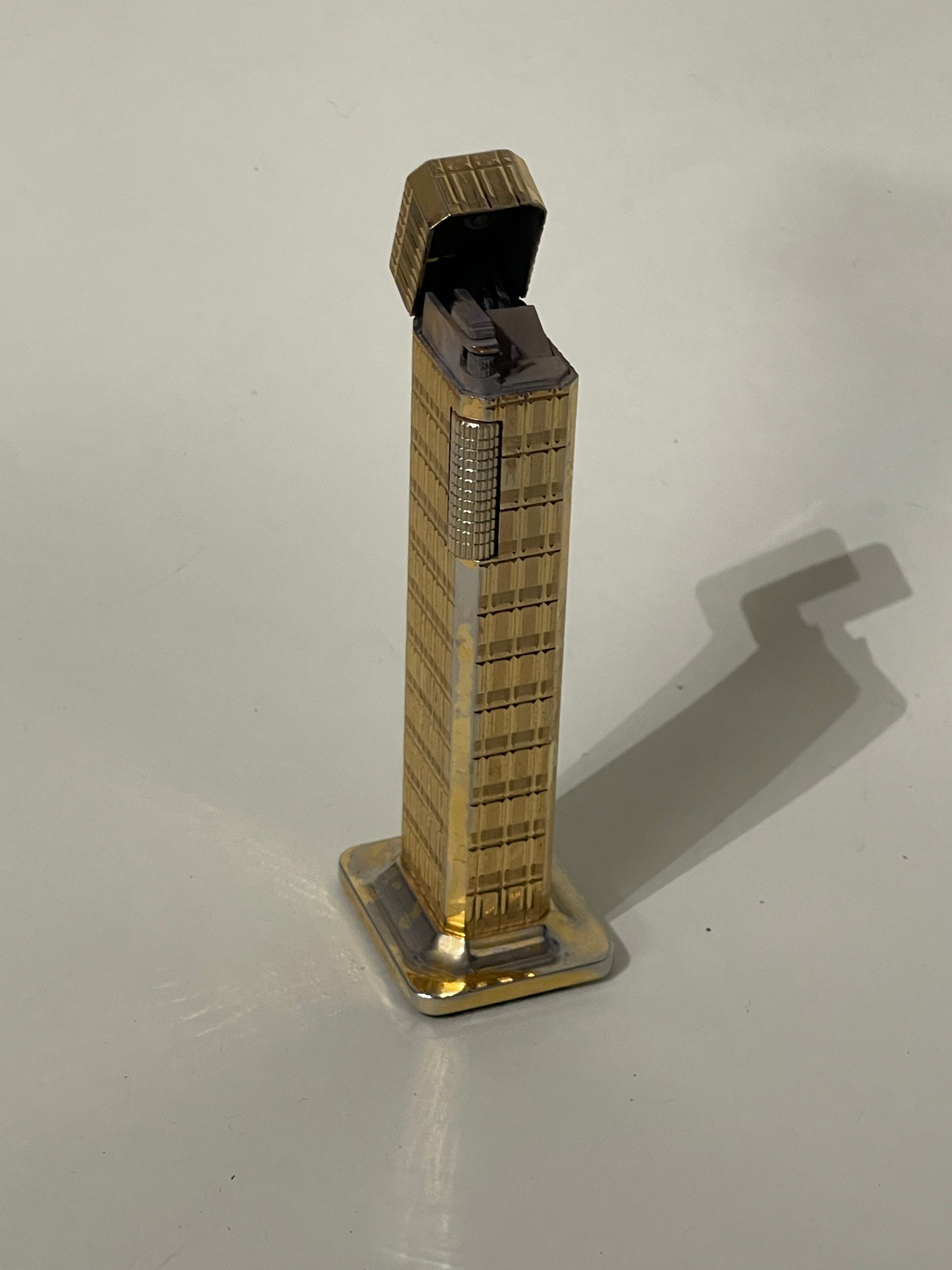 Dunhill Gold Textured Royal Plaza Tall Rollagas Desk Lighter