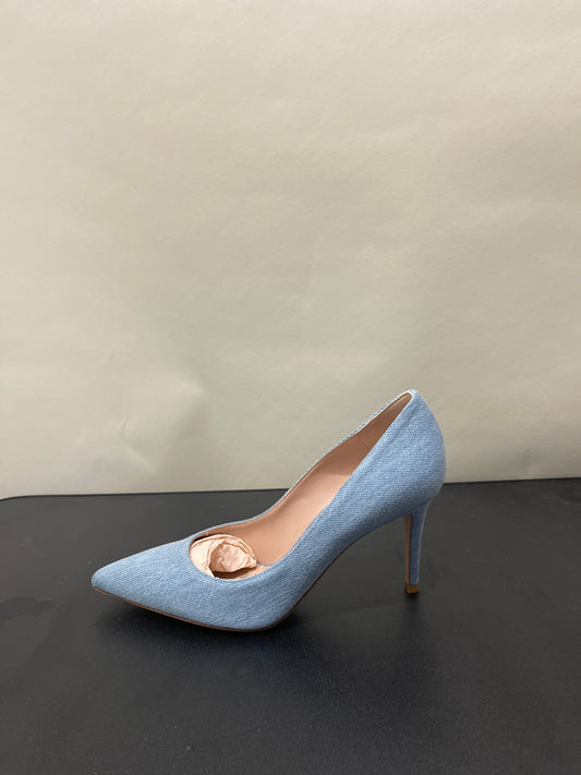 Gianvito Rossi Light Wash Denim Pumps 7 M / 8.5 W