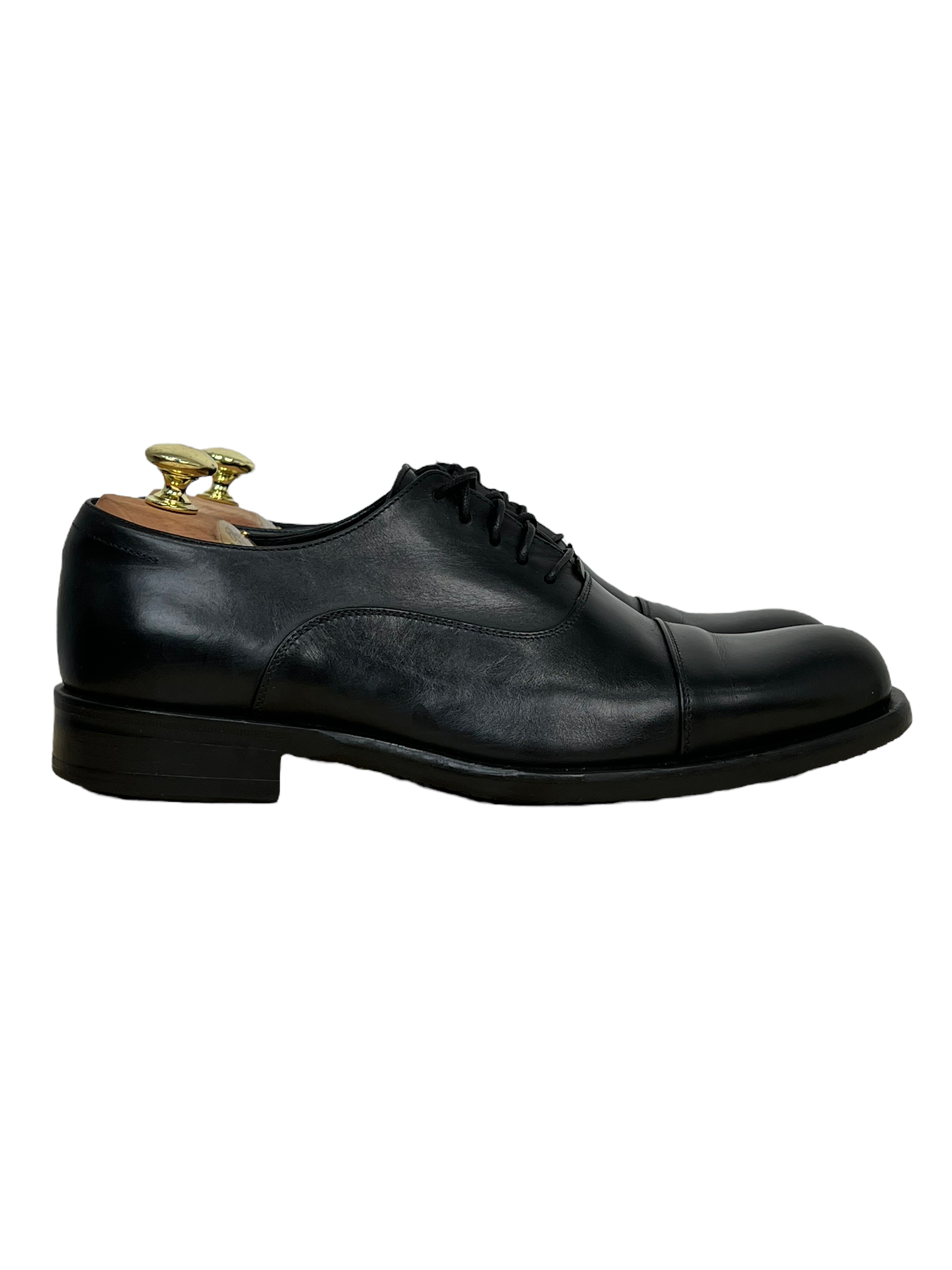 Giorgio Armani Black Leather Cap Toe Oxford Dress Shoes - Genuine Design Luxury Consignment for Men. New & Pre-Owned Clothing, Shoes, & Accessories. Calgary, Canada