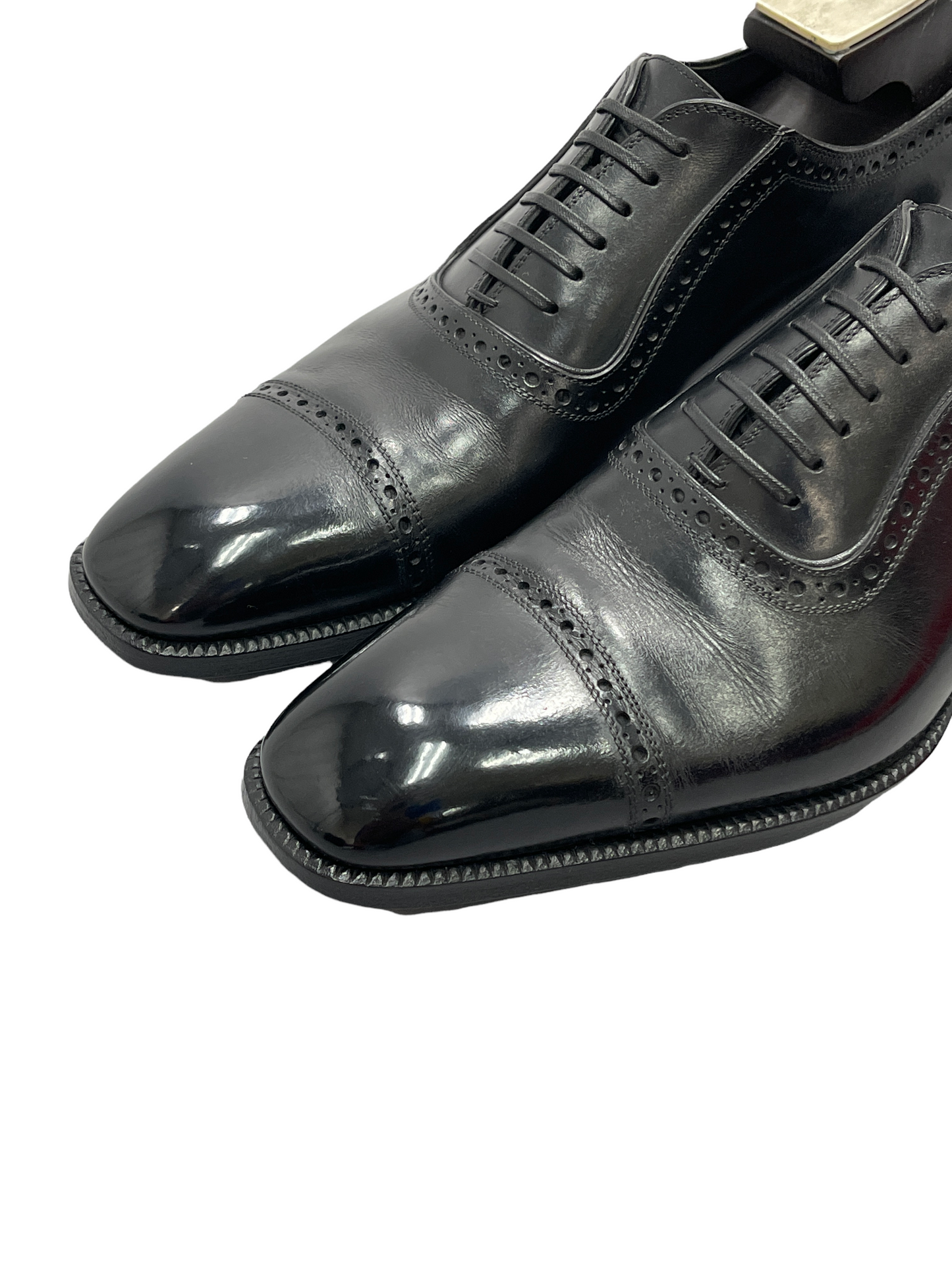 Tom Ford Black Leather Oxford Dress Shoe 8.5 D US — Genuine Design luxury consignment Calgary, Canada New & pre-owned clothing, shoes, accessories.
